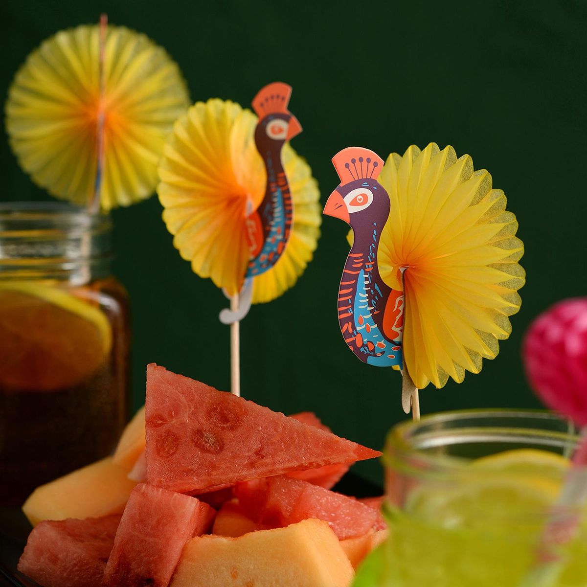 50PCS Peacock Sticks Cocktail Picks Drinks Sticks Fruit Cake Sticks Picks Fancy Toothpicks for Appetizers Wooden Sticks for Birthdays Party Bars Restaurants