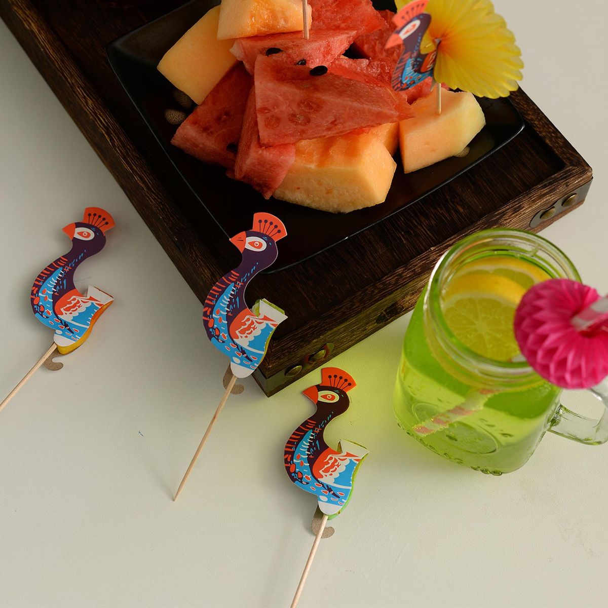 50PCS Peacock Sticks Cocktail Picks Drinks Sticks Fruit Cake Sticks Picks Fancy Toothpicks for Appetizers Wooden Sticks for Birthdays Party Bars Restaurants