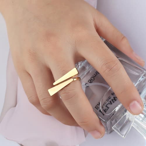 Diamond V Shape Borasi Female Ring