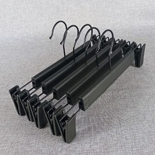 Metal Clothes Hangers With Non-slip Plastic Clips -5pieces