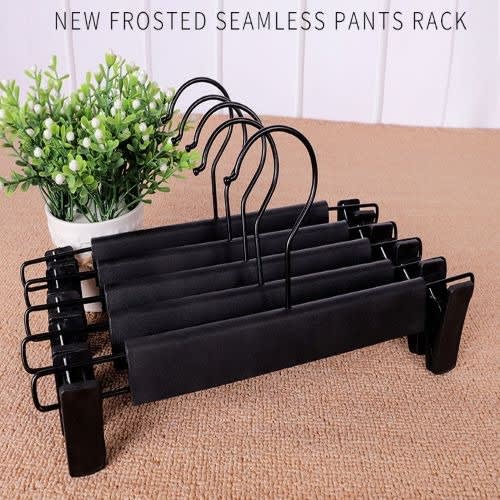 Metal Clothes Hangers With Non-slip Plastic Clips -5pieces