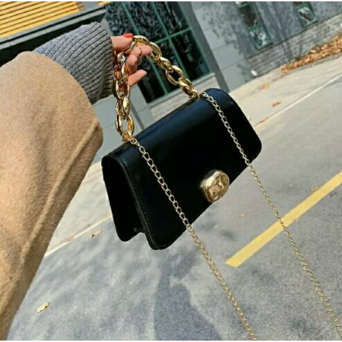 Lady Gold Metal Chains Messenger Handbag - Black