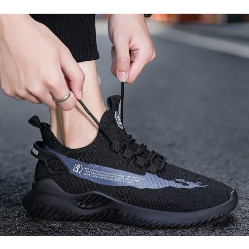 Unisex Sports Sneakers - Black And White