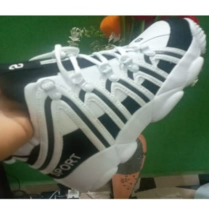 Unisex Sports Sneakers - Black & White