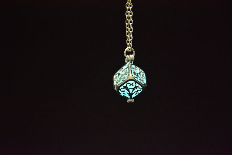 2Pcs/Set Couple Luminous Pendant Necklace  Valentines Gift