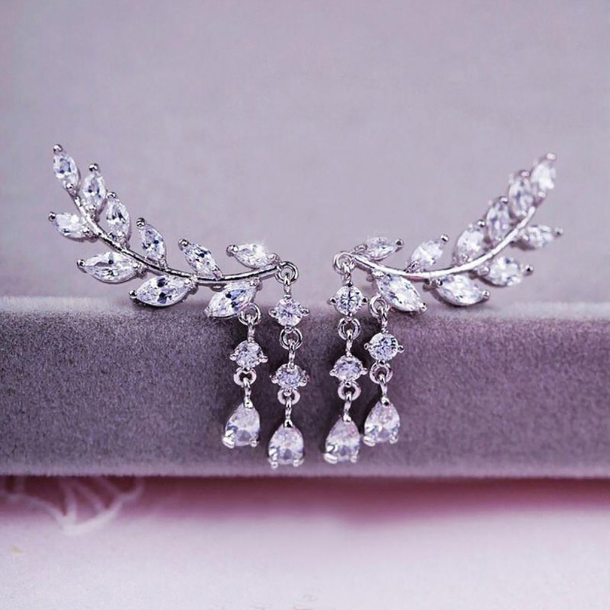 1 Pair Women Leaves Shape Rhinestone Inlaid Water-drop Tassels Earrings Ear Studs Jewelry For Party-Golden