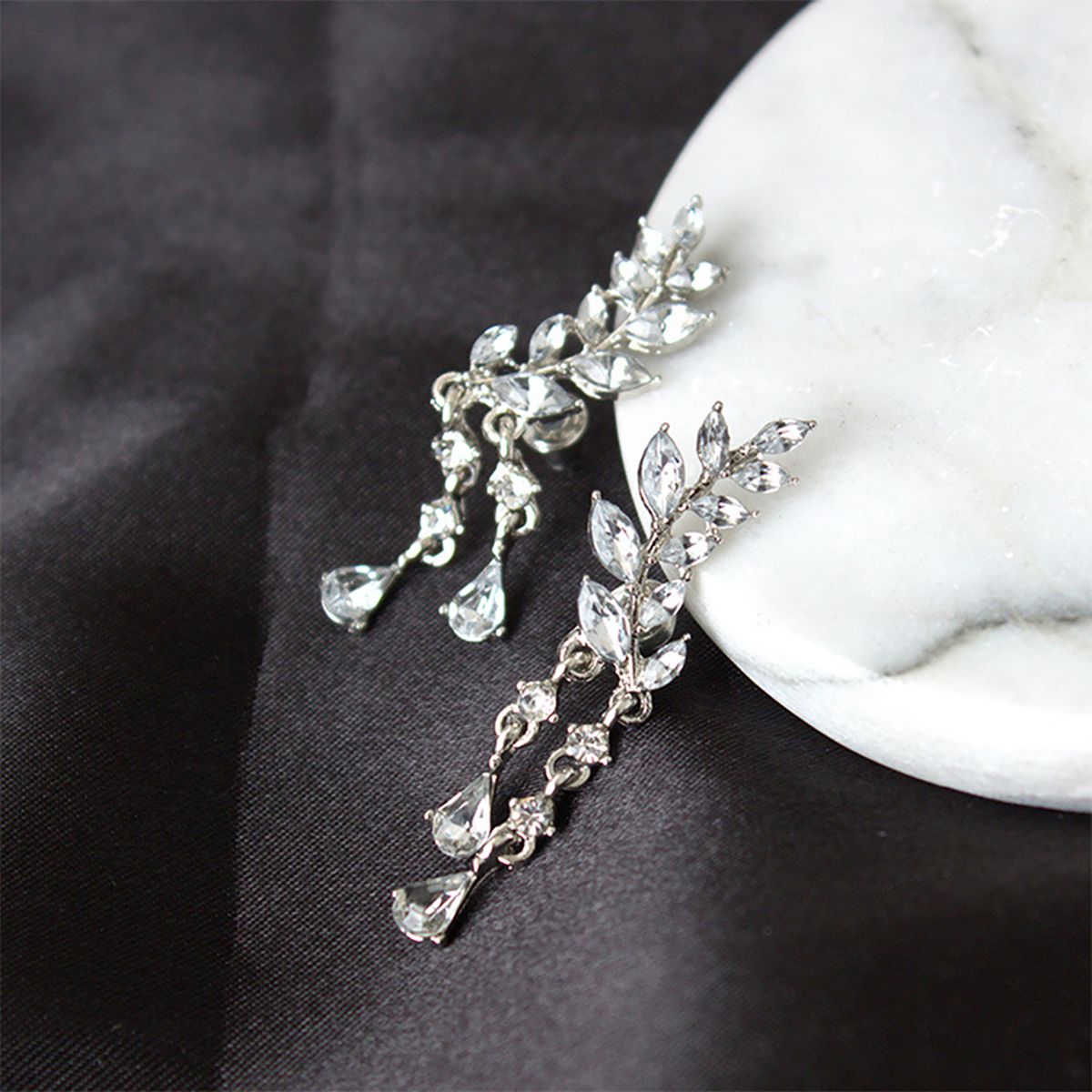 1 Pair Women Leaves Shape Rhinestone Inlaid Water-drop Tassels Earrings Ear Studs Jewelry For Party-Golden