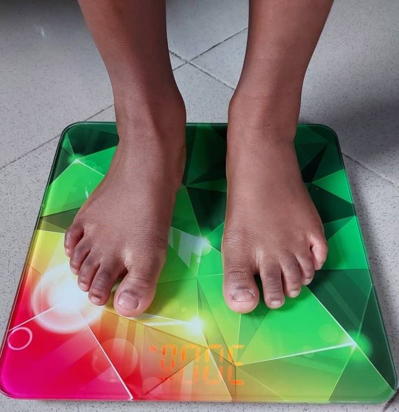 DIGITAL PERSONAL BODY SCALE - STEP ON TECHNOLOGY - DIAMOND