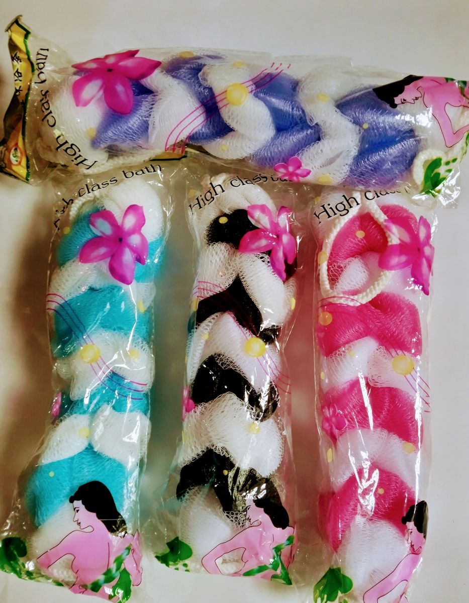 4 Multi Purpose Bathing Sponge Set + 1 Free Soap Case