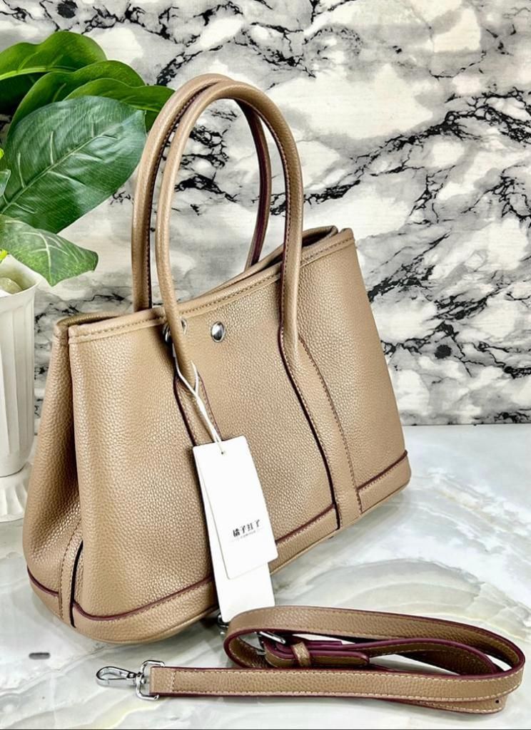 Luxurious Chopper Designer Handbag For Classic Women Orange