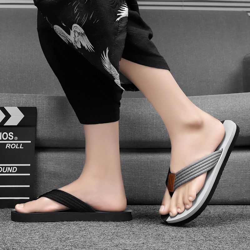 New Arrival Youth Sandals Men Flip Flops Shoes Summer Cool Men Slippers Comfy Soft Anti-slip Flat Sandals Outdoor Casual Beach Shoes Black