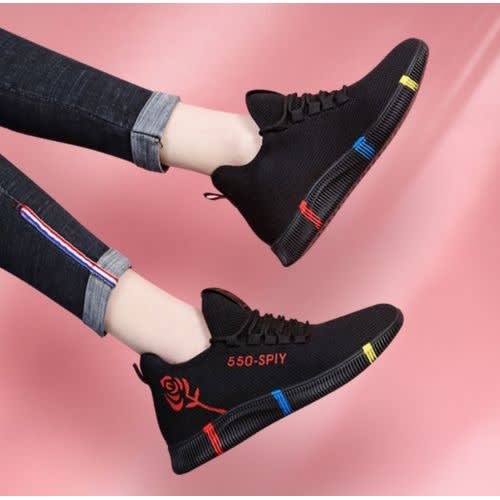 Women's Breathable Sneaker With Flower Imprint - Black