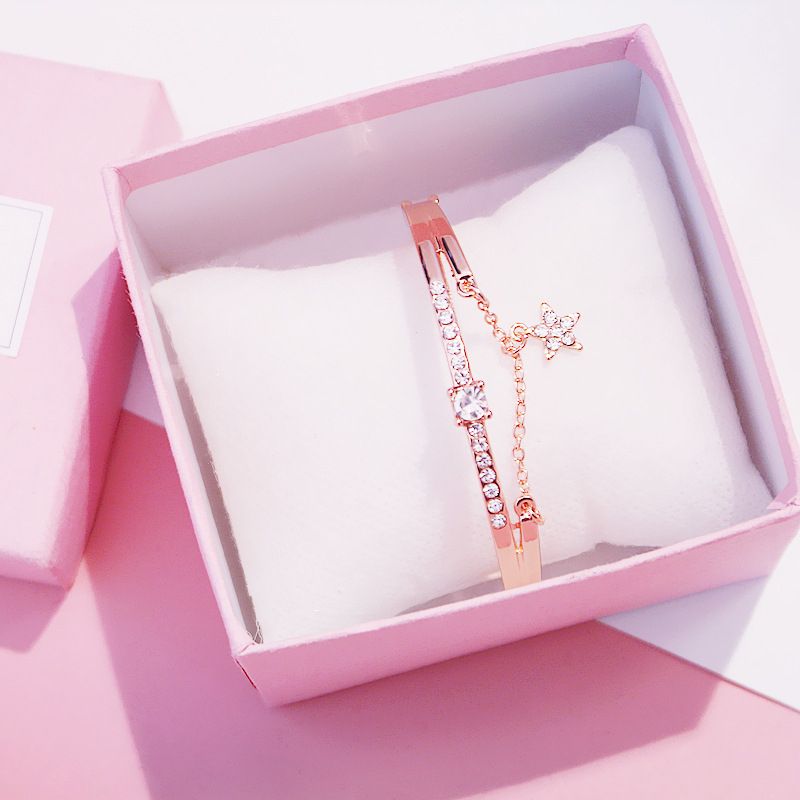 Women's Simple Diamond-studded  Bracelet  With Star Pendant