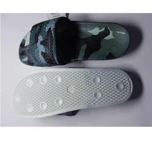 Men's Flip Flop Slide In Camouflage