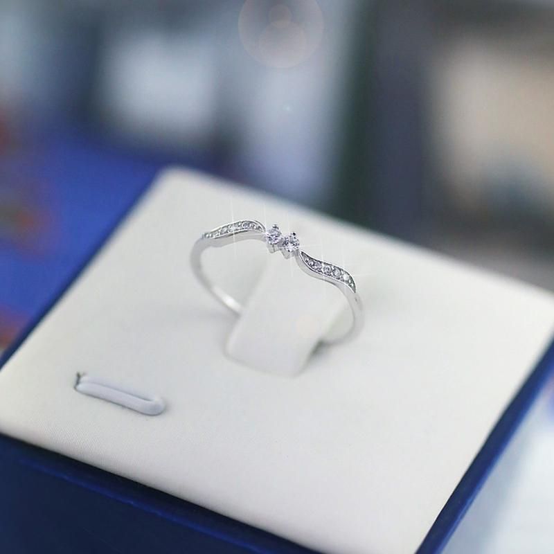 Women Fashion Rhinestone Inlaid Leaf Finger Ring-Silver