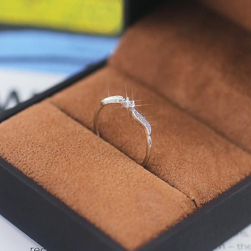 Women Fashion Rhinestone Inlaid Leaf Finger Ring-Silver