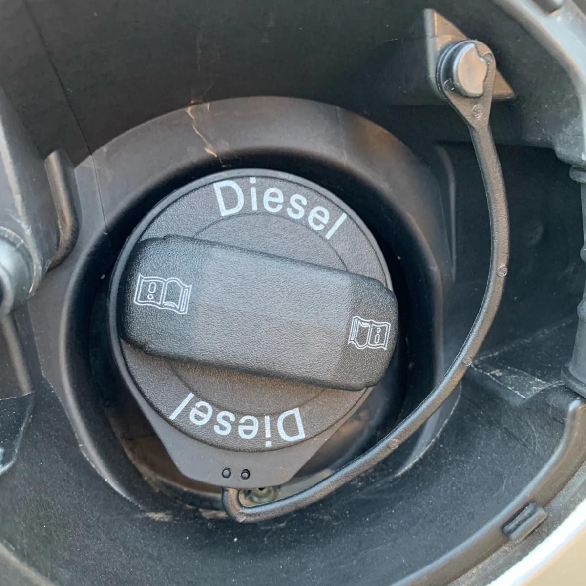 Universal Oil  Cap Tank Cover Line Petrol Diesel For Volkswagen Jetta Pat B7 Golf 7 Golf 4 Polo 6 Bora Beetle Accessories