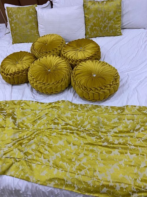 Throw Pillow Gold - Tripillow Gold (TEM CENTER RUG) X1