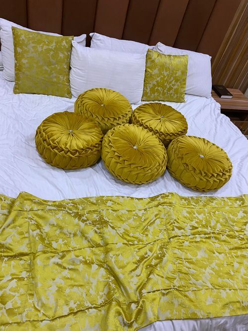 Throw Pillow Gold - Tripillow Gold (TEM CENTER RUG) X1