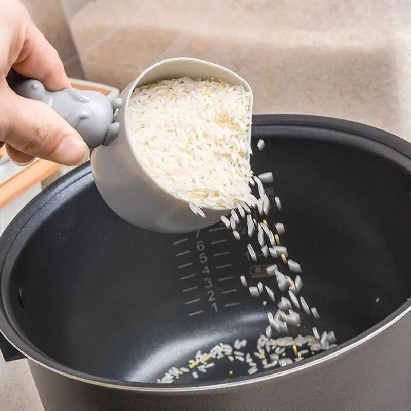 2pcs Rice Measuring Cup Rice Spoon Rice Cup Plastic Mouse Shape Measuring Cup Jug Pour Spout Surface For Caking Baking Tools
