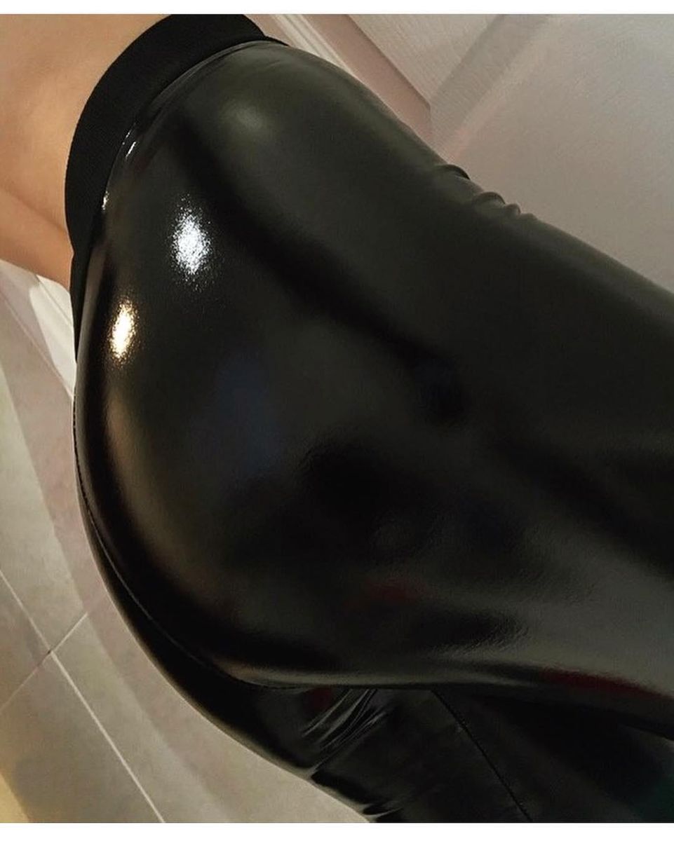 Benqian New Quick Drying Reflective Shiny Leather Yoga Pants Sports Fitness Running Leggings 5015
