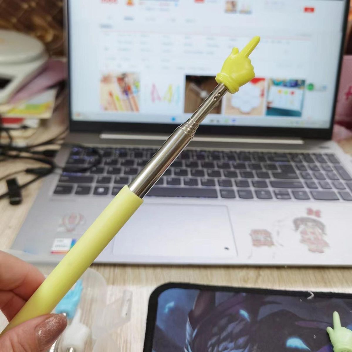 High-quality Metal Pointer Telescopic Handheld Presenter for Classroom Yellow