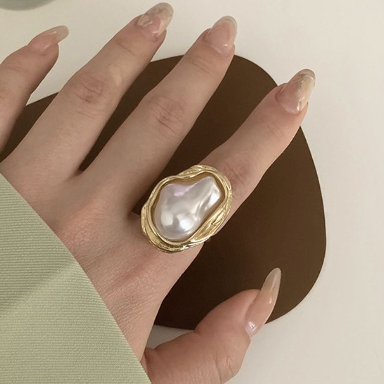 Irregular Border Pearl Statement Ring