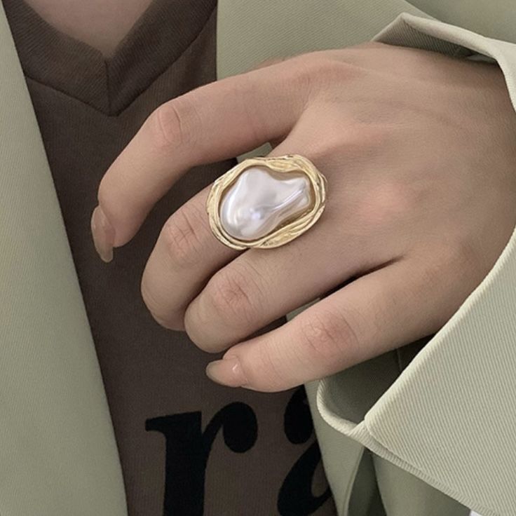Irregular Border Pearl Statement Ring