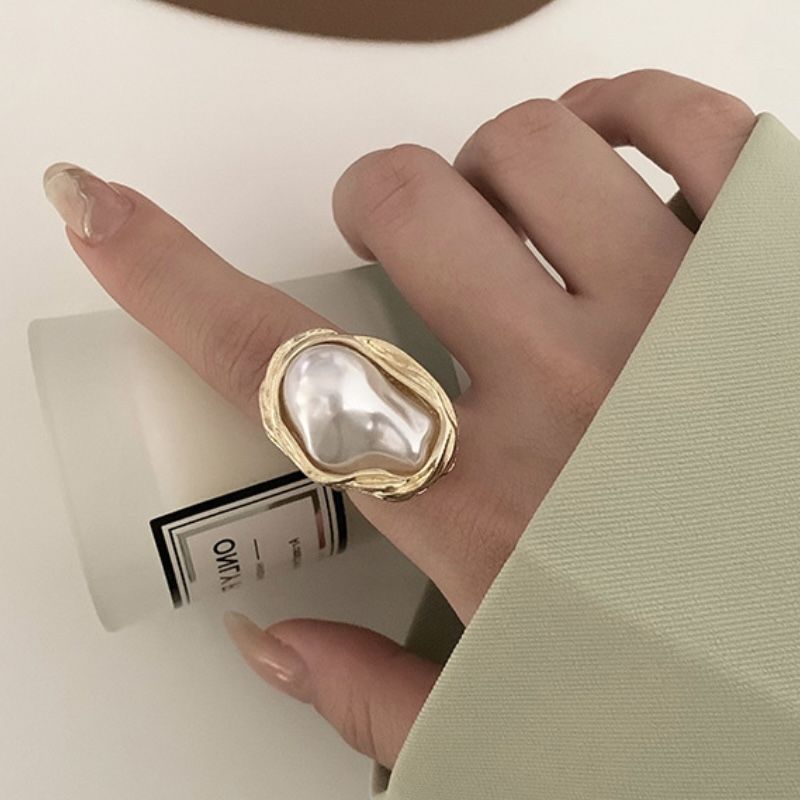 Irregular Border Pearl Statement Ring