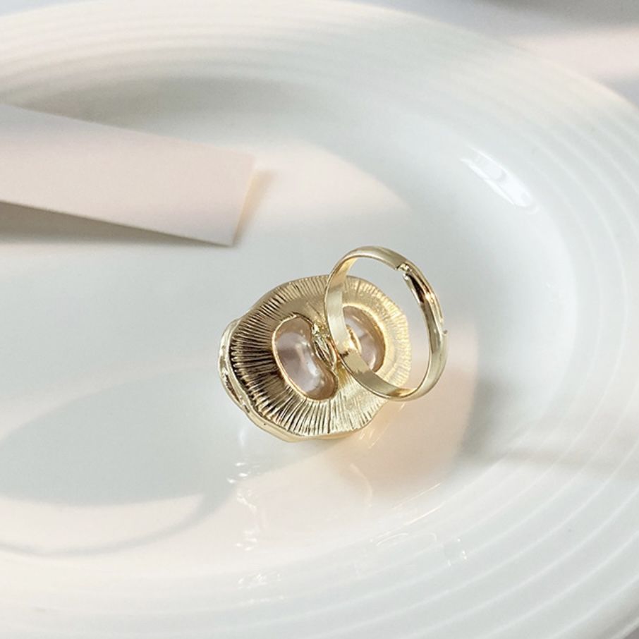 Irregular Border Pearl Statement Ring