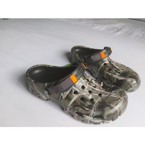 Patterned Offroad Sport Crocs - Brown