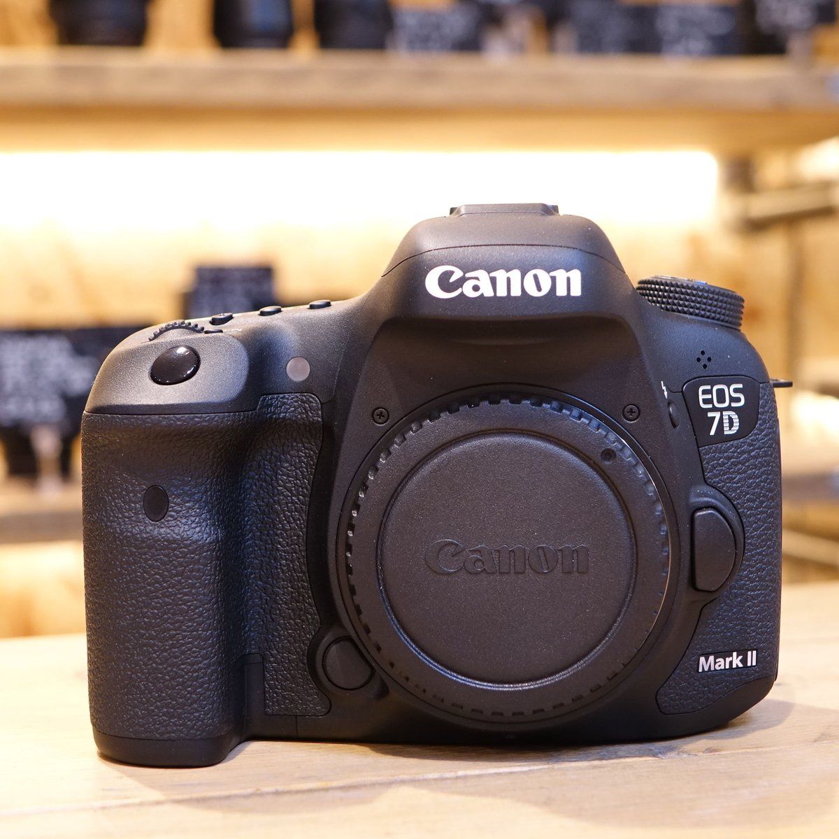EOS 7D Mark II Digital SLR Kit (Body)