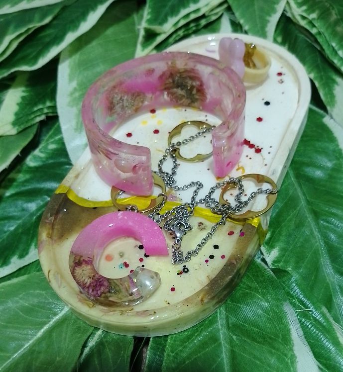 Decorative Oval Tray With Teddy Ring Holder