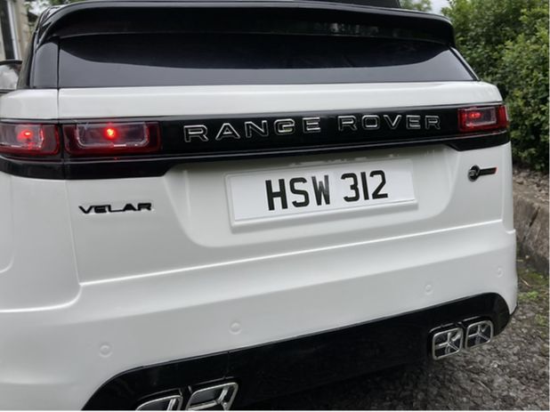 WHITE RANGE ROVER VELAR