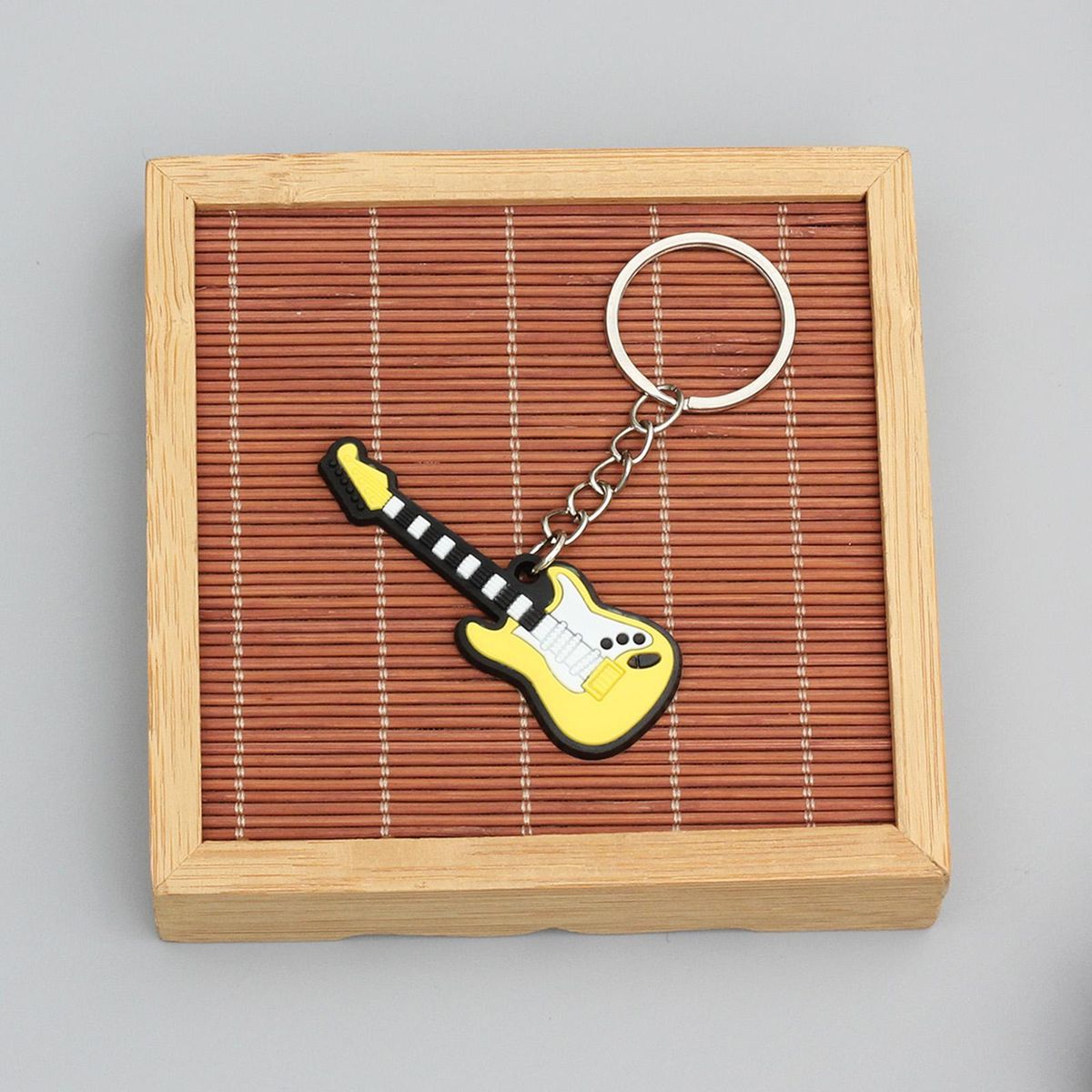 2x Electric Guitar Keychain Car Key Chain Handbag Electric Guitar