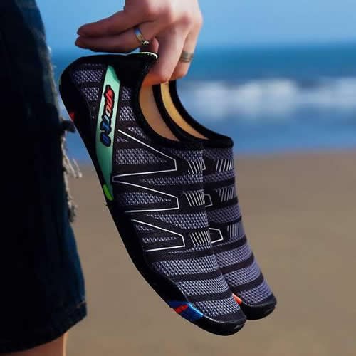 Unisex Swim Shoes In Black