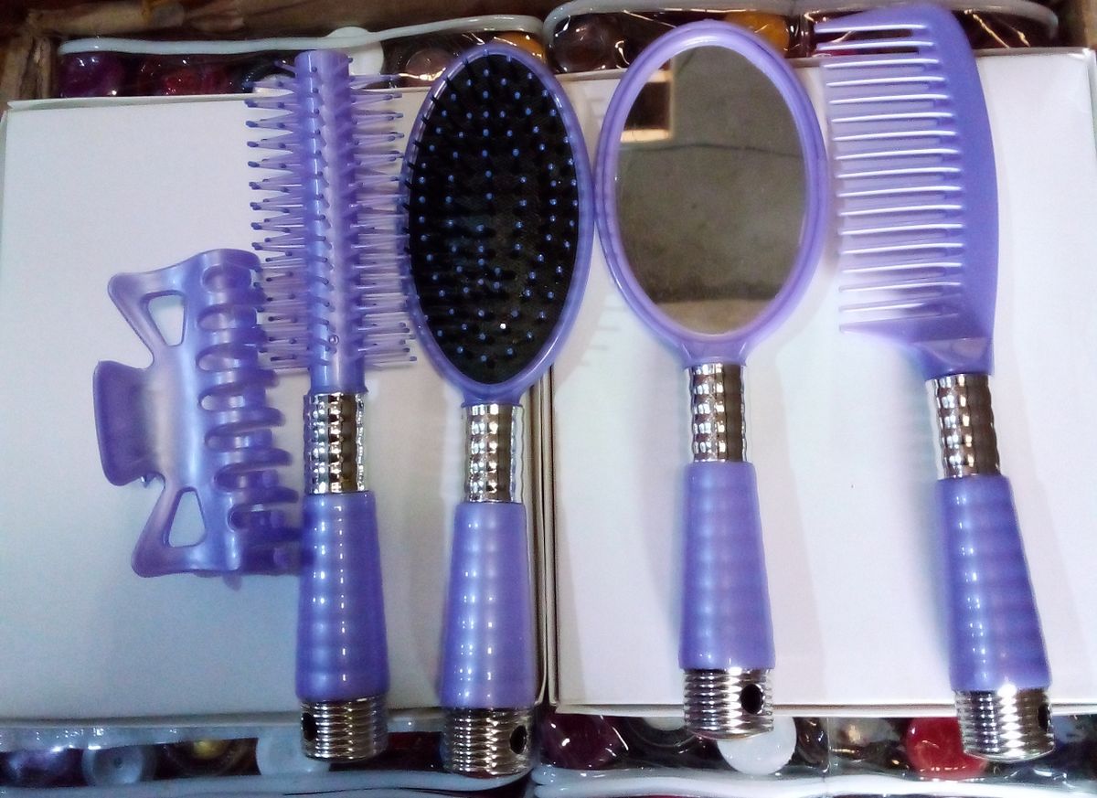 HAIR STYLING BRUSH/COMB SET WITH MIRROR AND HAIR PACKER
