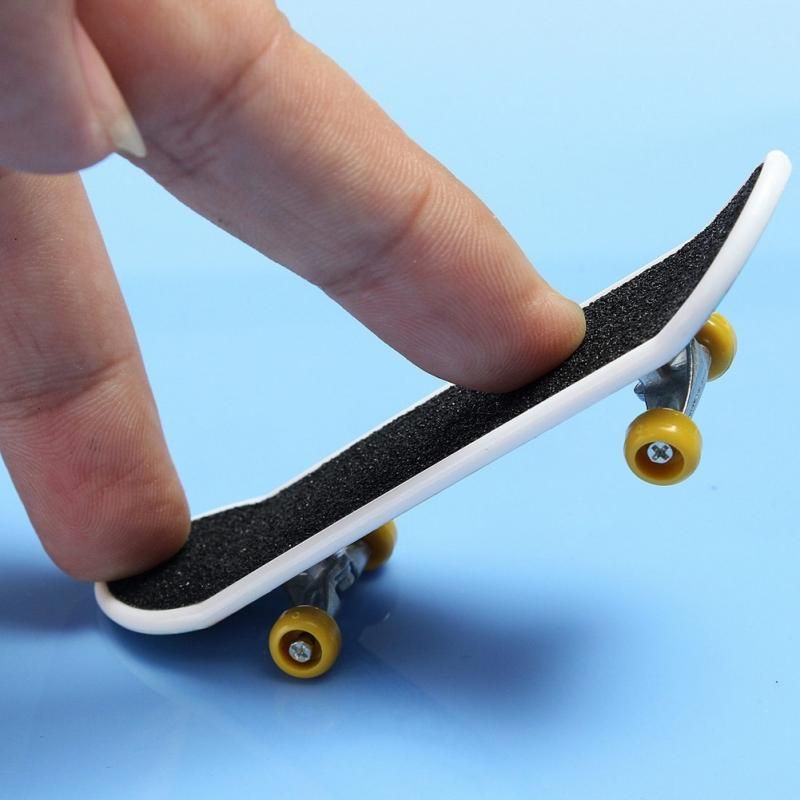 2pcs High Quality Cute Party Favor Kids Children Mini Finger Board Fingerboard Alloy Skate Boarding Toys Gift
