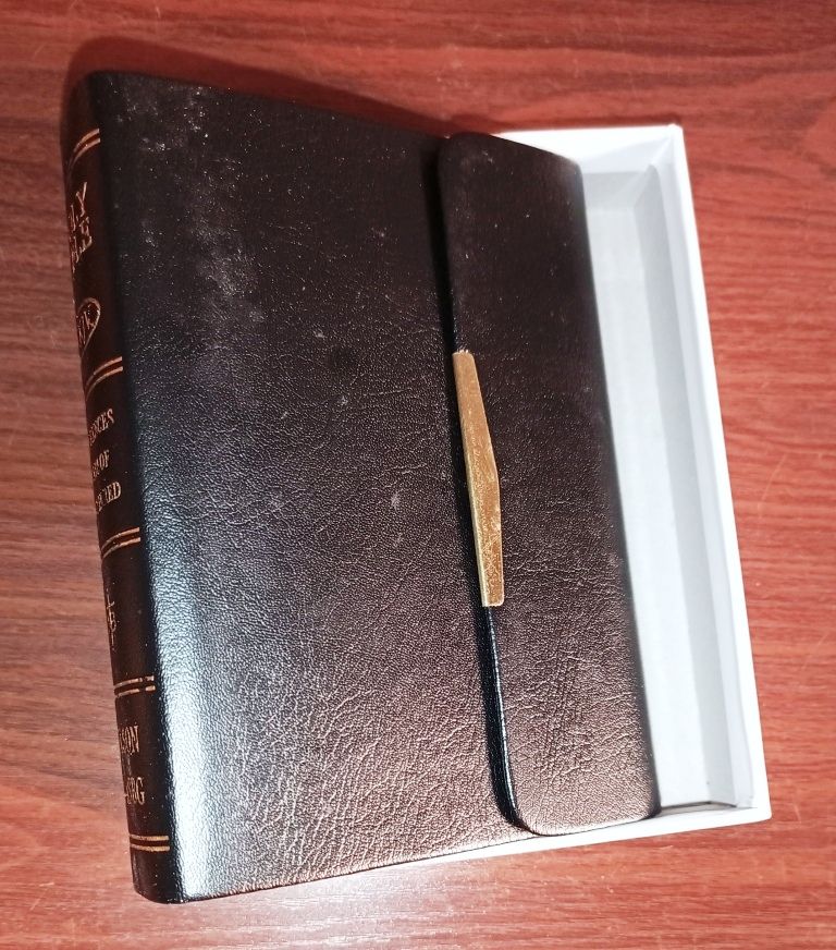 NKJV Compact Reference Holy Bible- Snap Flap