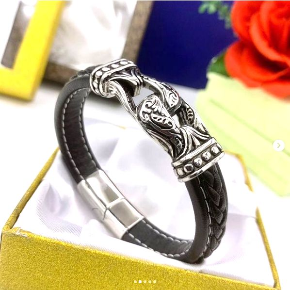 Exclusive & Rugged Classic Black Head Men Wristwatch + Sophisticated Bracelet