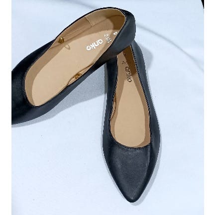 Pretty Pointed Black
