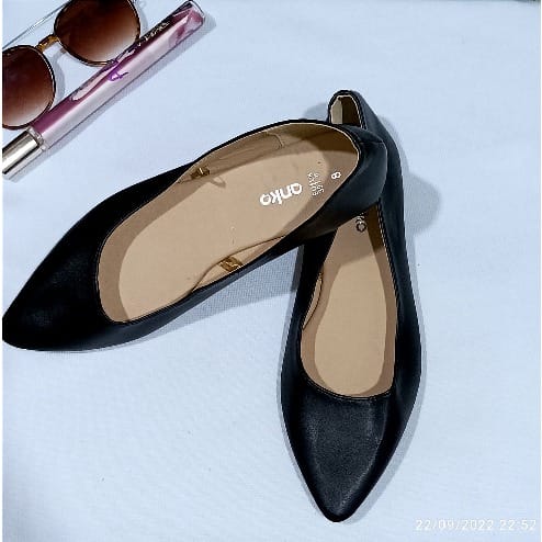 Pretty Pointed Black