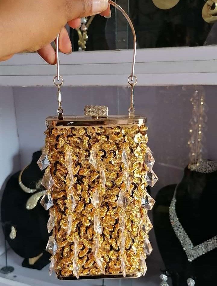 Quality Ladies Silver Bridal Stoned Clutch Purse
