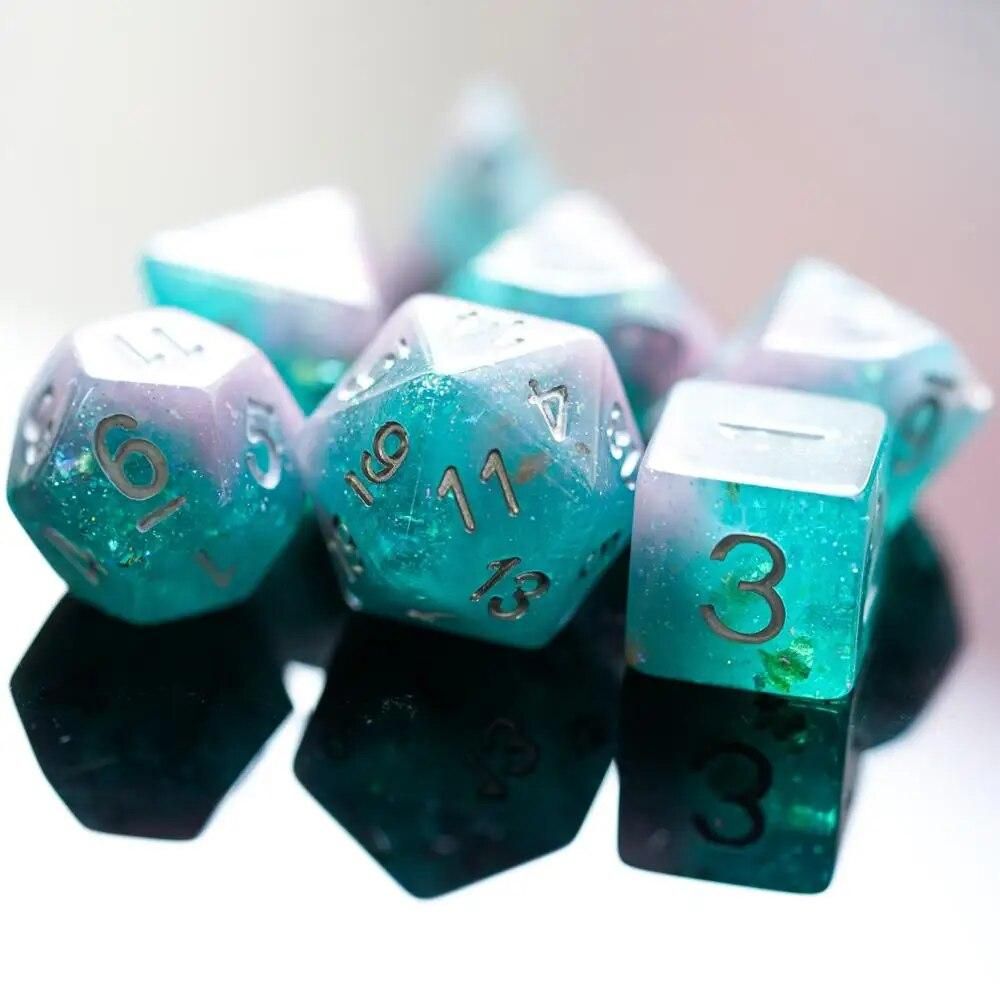 Cusdie 7Pcs Glitter DND Dice Two-tone Resin D&D Dice Colorful Polyhedral Dice Set for Warhammer Role Playing Board Games