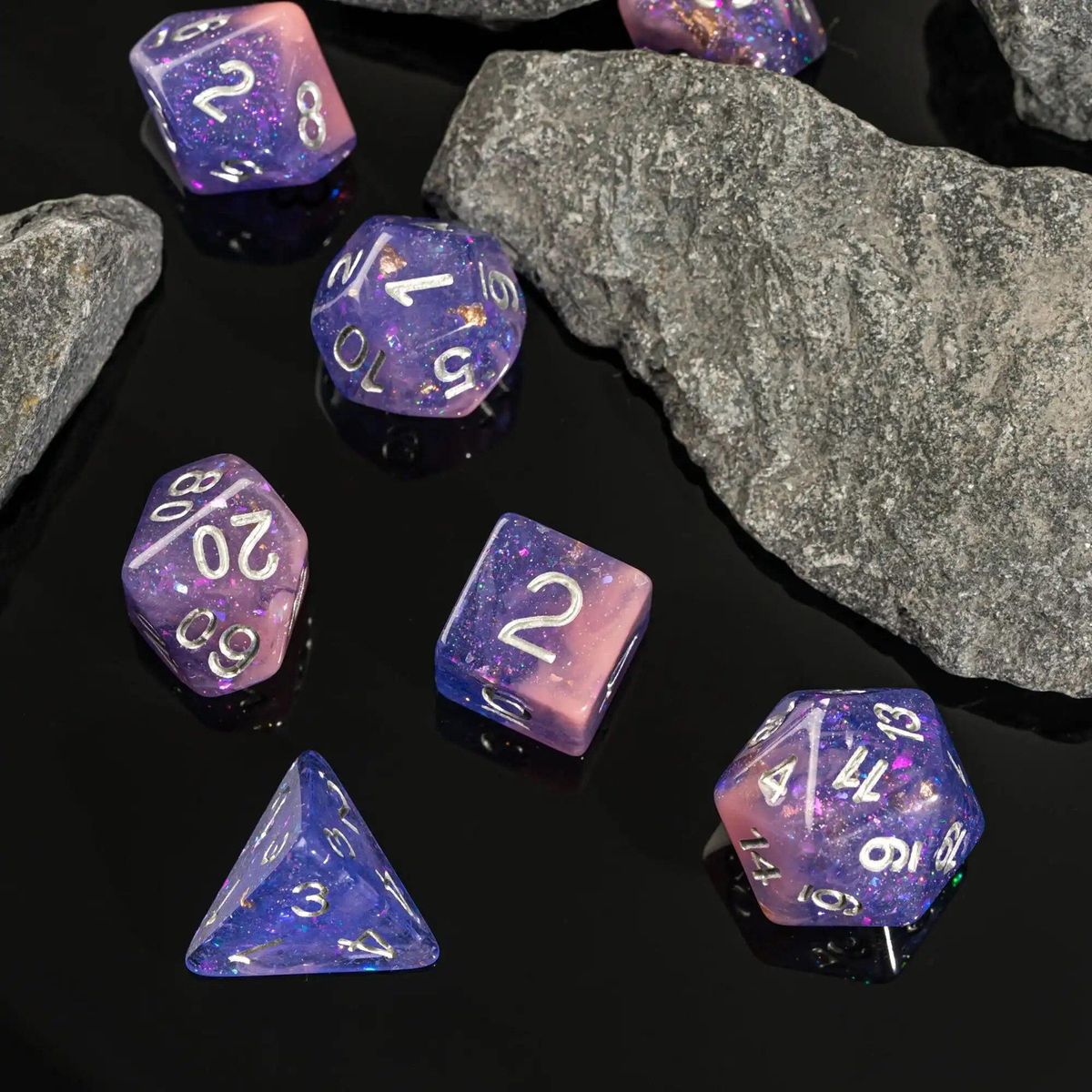 Cusdie 7Pcs Glitter DND Dice Two-tone Resin D&D Dice Colorful Polyhedral Dice Set for Warhammer Role Playing Board Games