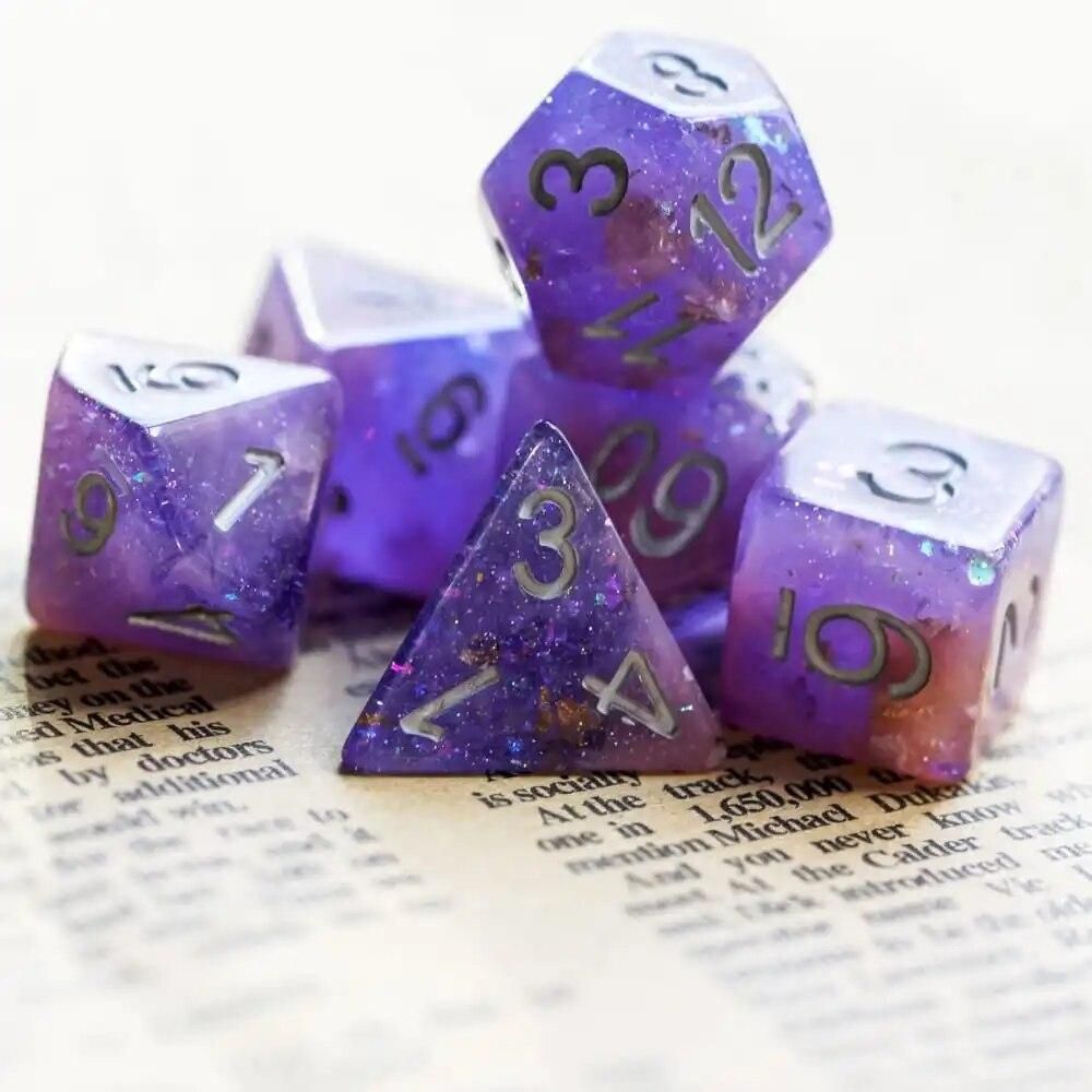 Cusdie 7Pcs Glitter DND Dice Two-tone Resin D&D Dice Colorful Polyhedral Dice Set for Warhammer Role Playing Board Games