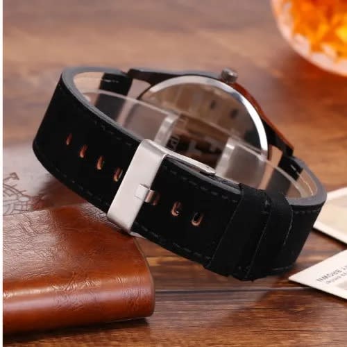 Men Leather Wristwatch