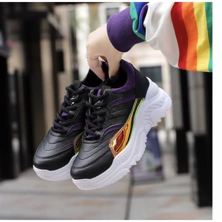 Sleeky Black Sneakers