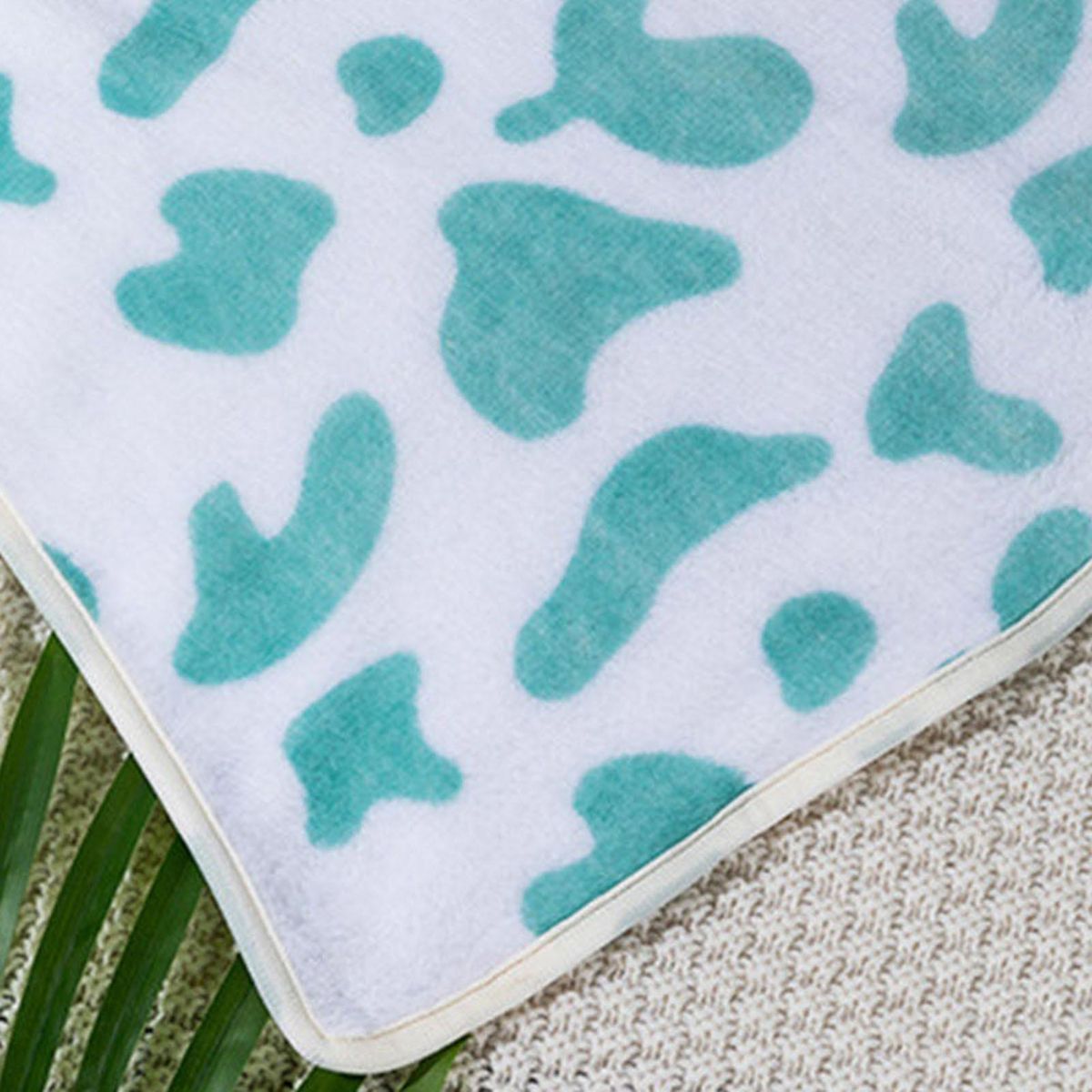 Pet Supplies Cozy Paws Pet Blanket Soft Fluffy Fleece Sleep for Dogs Blue