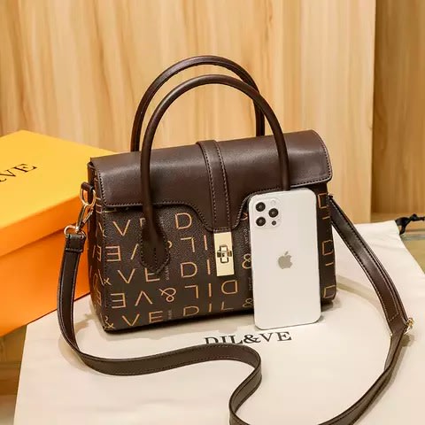 Dil & Ve Shoulder Handbag